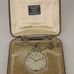 Art Deco vintage Elgin pocket watch with orig box and chain c1927