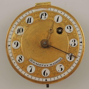 Puede incluir: Una esfera de reloj de bolsillo de oro con marcadores de hora en n&uacute;meros romanos y una esfera de esmalte blanco. La esfera del reloj est&aacute; grabada con un dise&ntilde;o floral y el texto "ALBARET ET MATHIEU".