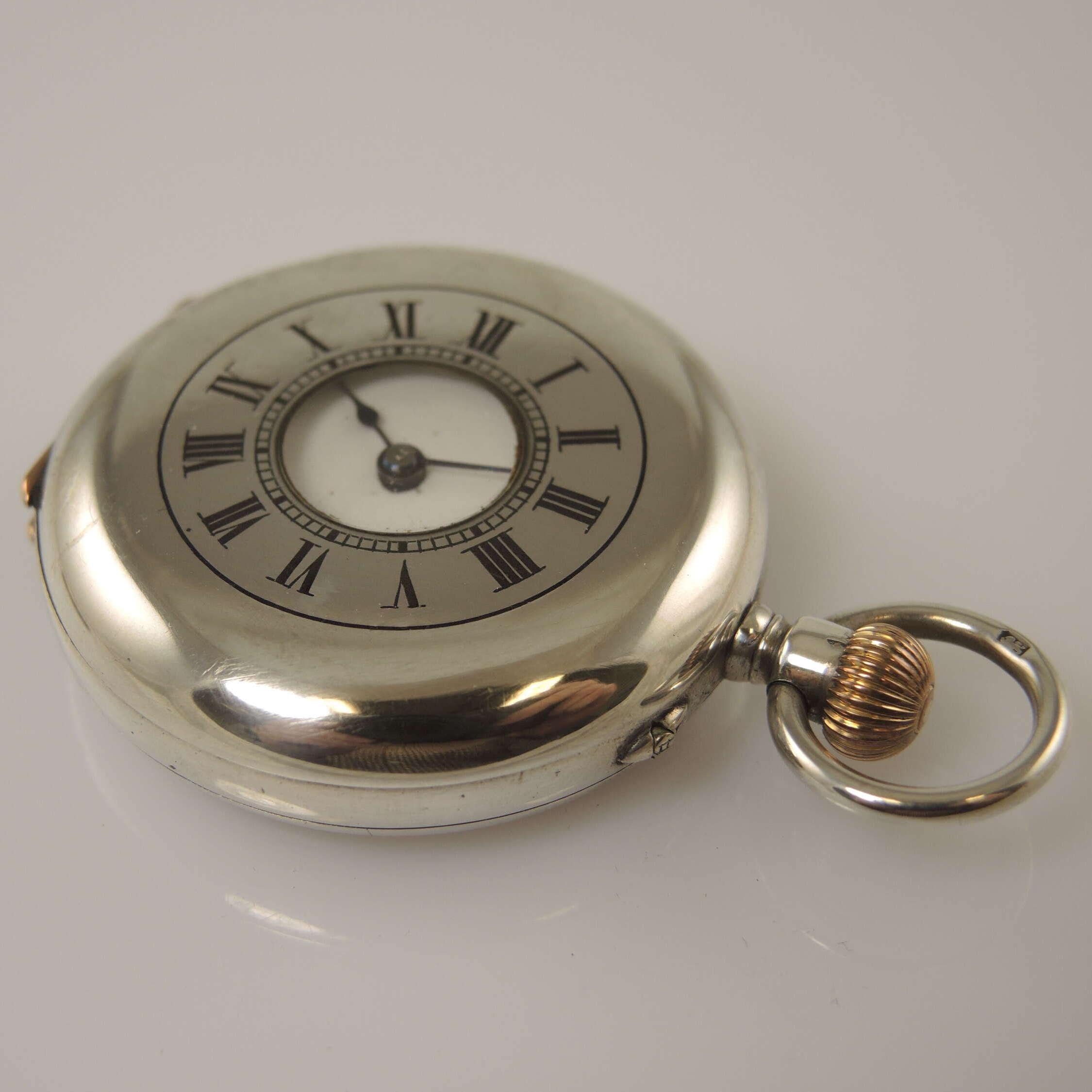 アンティークシルバーのハーフハンター懐中時計。小さめサイズ。1890