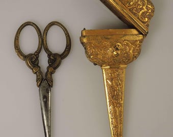 Georgian gilt chatelaine scissor case with original scissors. c1790