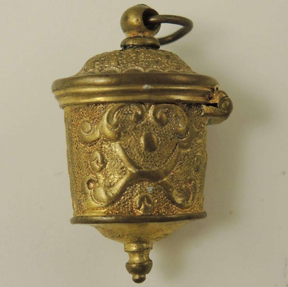 Georgian gilt chatelaine bobbin case c1790