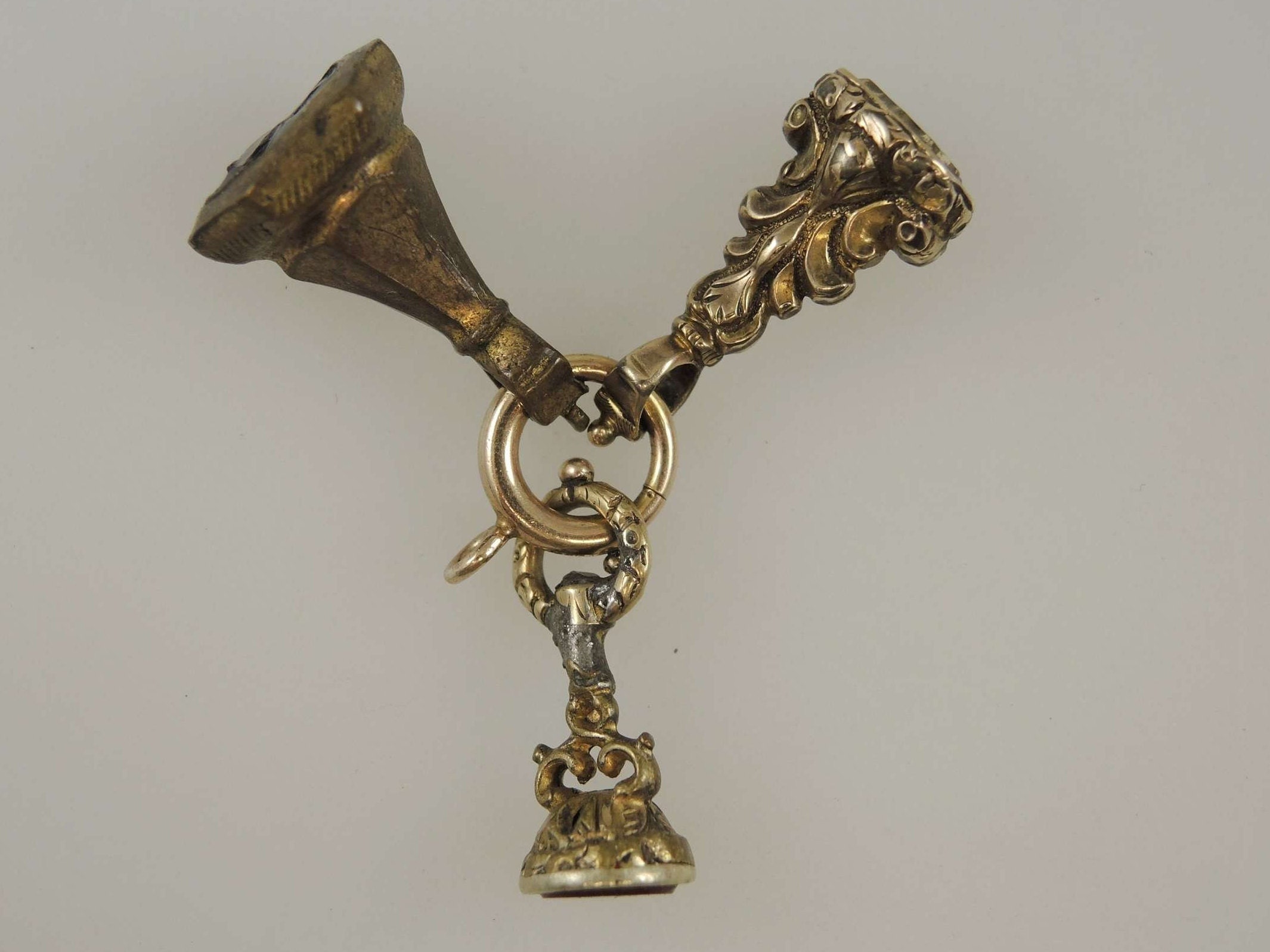 Three Victorian gilt seals with intaglios and gold bolt ring c1850