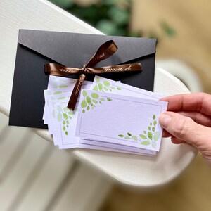 Segnaposto con nome, motivo botanico illustrato a mano, carta riciclata, segnaposto fatti a mano in Gran Bretagna, biglietti da matrimonio, regalo di Natale