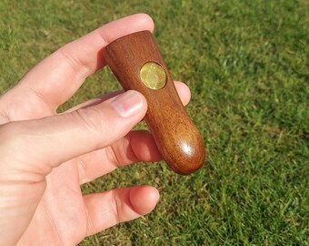 Small discreet wood pipe with screen.