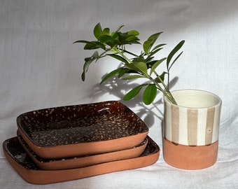 Fuente rectangular de terracota esmaltada