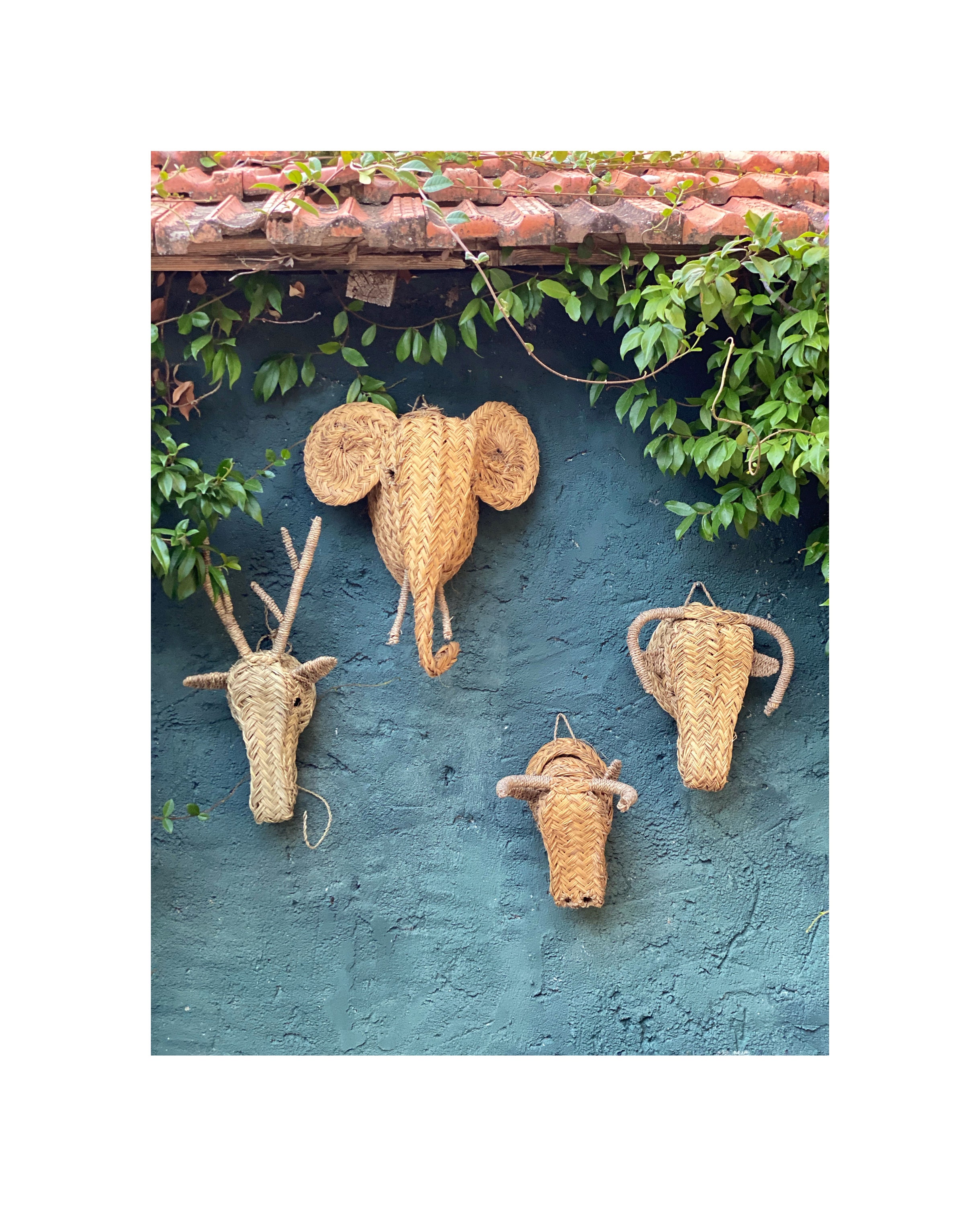 Trophées Têtes d'animaux en Feuilles de Palmier Tressées, Décoration Murale Ludique et Originale