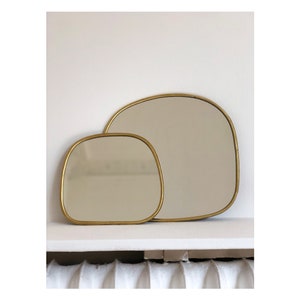 MIRROR irregular shape in brass thin edge for wall decoration