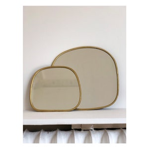 MIRROR irregular shape in brass fine edge for wall decoration