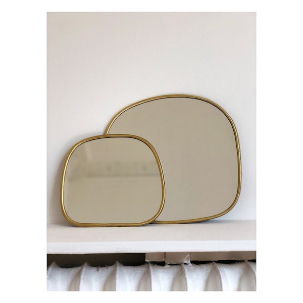 MIROIR forme irrégulière en laiton bord fin pour décoration murale