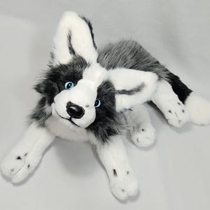 Realizzato su ordinazione! NON disponibile in magazzino! Peluche di volpe canadese in marmo, morbido e appesantito, di piccole dimensioni.