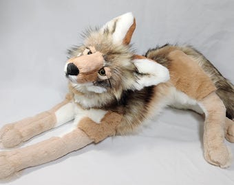 ¡Hecho a pedido! ¡Agotado! Peluche de coyote de tamaño natural, sólido, con peso y extra flexible.