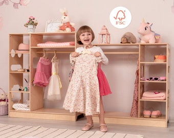 Montessori Holzschrank für Kinder von Woodandhearts, Kinderkleiderschrank mit Regalen, Skandinavische Möbel