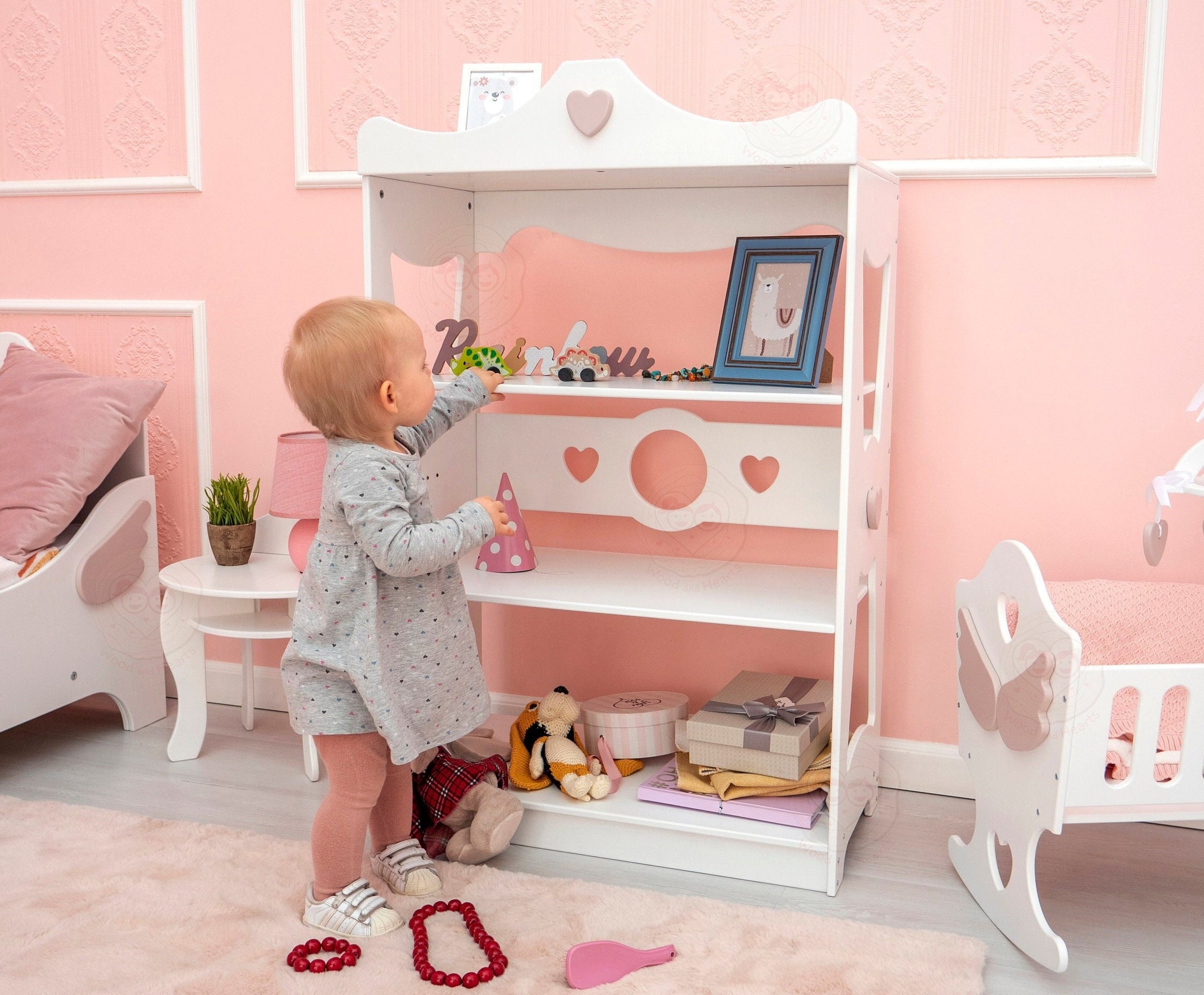 Baby girl bookshelf 2025