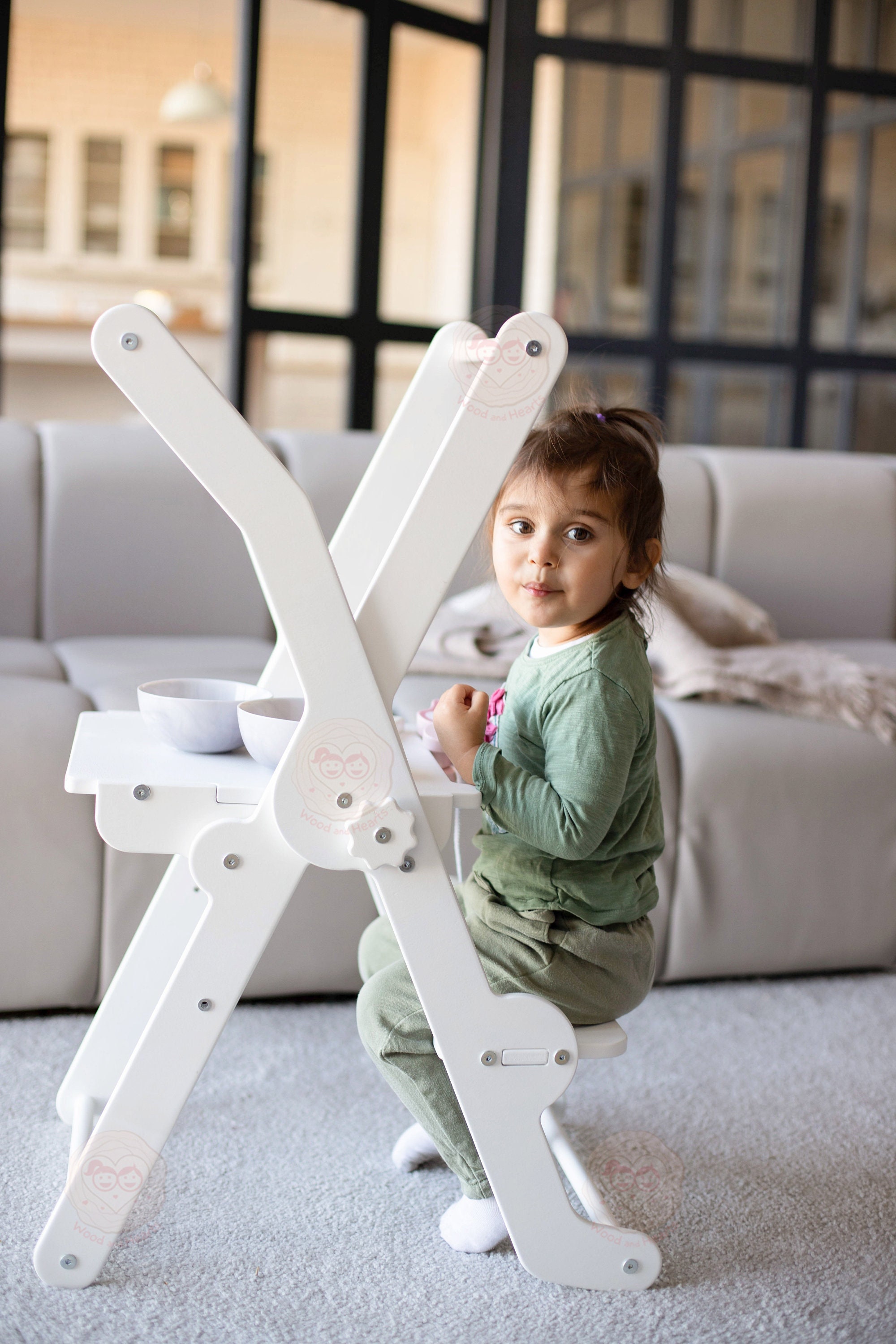 Woodandhearts Tour Montessori avec table – Chaise de cuisine pliable pour  bébé – Tour d'aide – Marchepied – Tour d'apprentissage (bois naturel) :  : Produits Artisanat