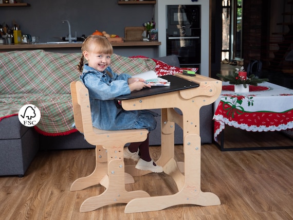 Scrivania regolabile per mobili per bambini con lavagna occupata in gesso e  sedia per bambini Pacchetto 2 in 1, piano scrivania in legno per bambini  Montessori sedia Waldorf -  Italia