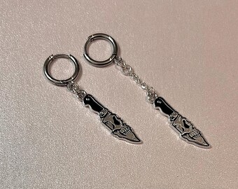 Unisex skull face dagger/sword earrings/goth jewellery/goth earrings/grunge jewellery/mismatched earrings/Unisex earrings