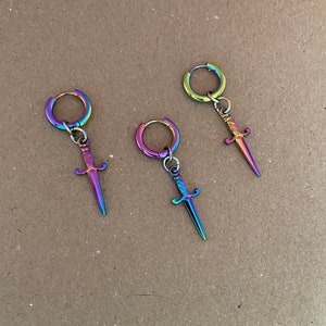 Pendiente unisex con forma de daga o espada, joyería gótica, pendientes góticos, grunge, rockeros, cosplay