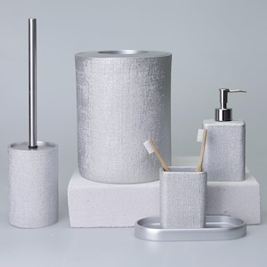 Set di accessori da bagno di lusso da 5 pezzi della collezione Linen in colore argento