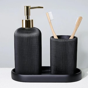 Conjuntos de accesorios de baño Lydia con dispensador de jabón, portacepillos y bandeja de baño