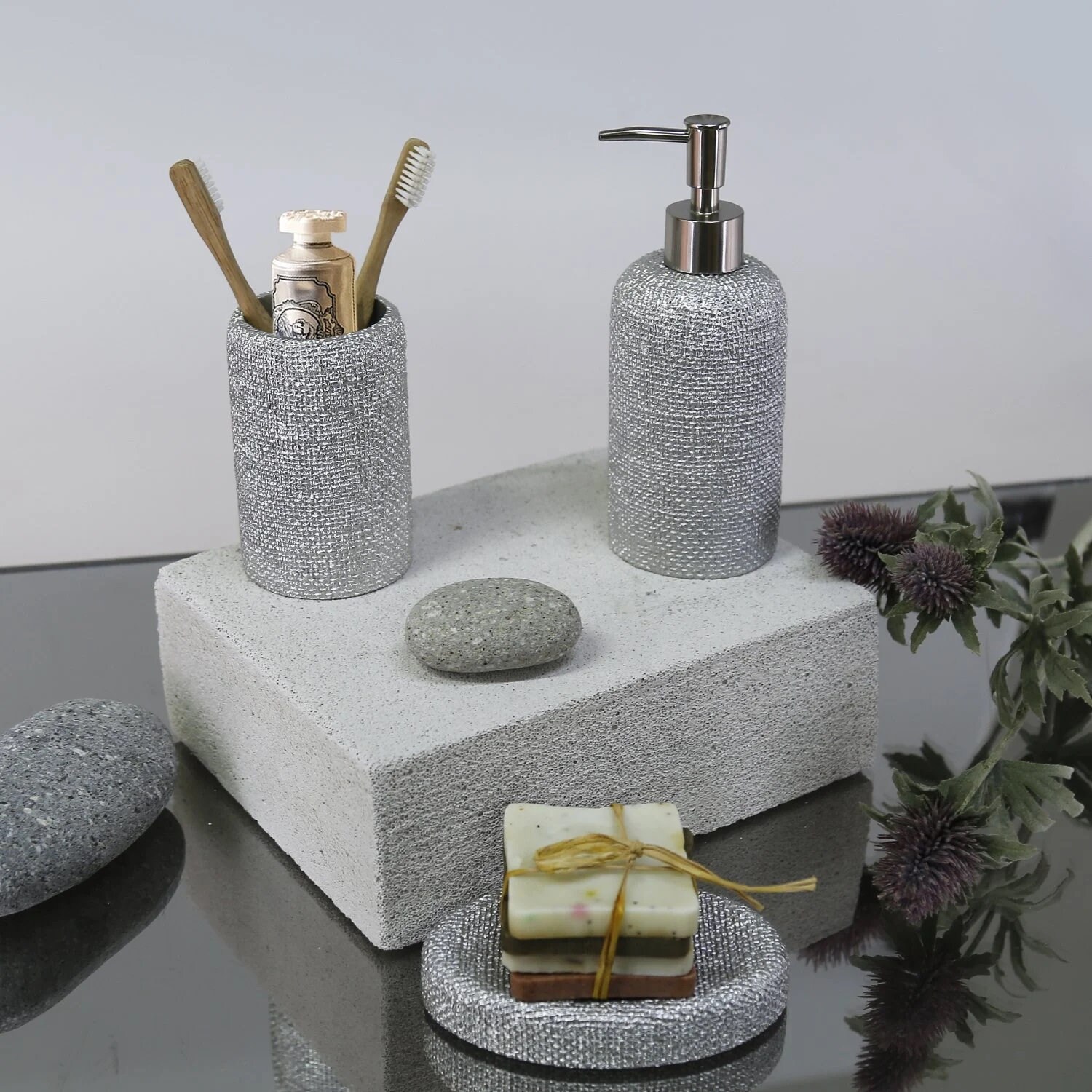 Set da bagno naturale in colore argento / dispenser sapone,  portaspazzolino, vassoio portasapone -  Italia