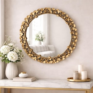 Okrągłe lustro ścienne Clove: złota rama z żywicy, wystrój boho