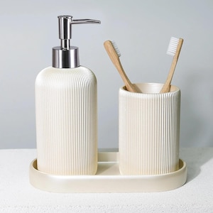 Conjuntos de accesorios de baño Lydia con dispensador de jabón, portacepillos y bandeja de baño