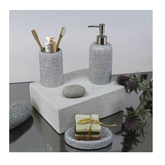 Set da bagno naturale in colore argento / dispenser sapone,  portaspazzolino, vassoio portasapone -  Italia