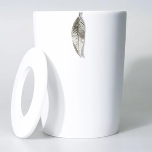 Leaf Resin Trash Can: Modern Bathroom, Kitchen Waste Bin