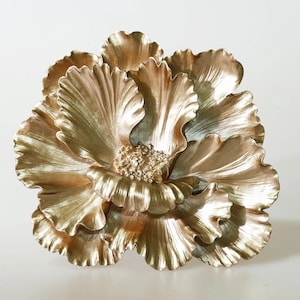 Flor decorativa para colgar en la pared, colección Azalea: arte mural 3D para el hogar y la oficina (gris topo)