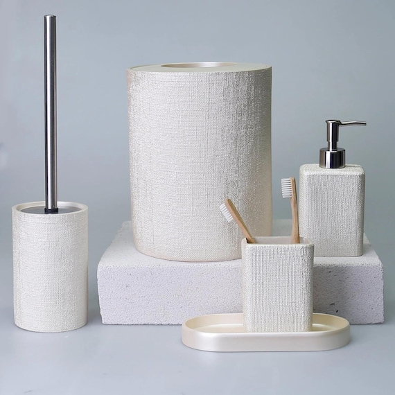 Linen Collection Pearl Luxus-Badezimmer-Accessoires-Set – 5-teilig (Mülleimer, Toilettenbürste, Seifenspender, Zahnbürstenhalter, Tablett)