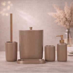 Video su Qual è Set da Bagno in Ceramica in Venda 5 Pezzi Include Dispenser per Lozione Portaspazzolini Tazza Porta Sapone
