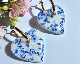 Blue and White floral heart hoop earrings// Chinoiserie style earrings, summery heart hoops, blue flower earrings, handmade resin hearts