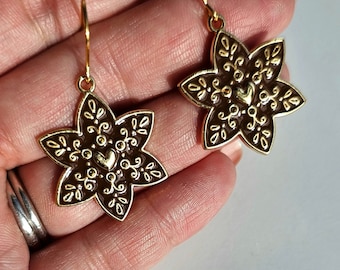 Gingerbread cookie earrings // brown and gold earrings- cookie star earrings- star Christmas jewellery- star accessories- stocking filler