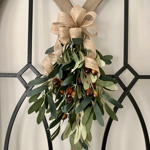 Artificial Olive Leaf Olive Vines Garland Ivy Olive Branch Greenery Wreath  for Home Wedding Garden Front Door Fence Decoration 