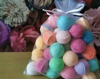 50 Mini Bath Marbles Chill Pills Fizzies Bombs Organza Bag Assorted Mixed Assortment Fizzers Wedding Favours Fruity Fresh Gift Wrapped Set