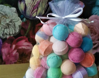 30 Mini Bath Marbles Chill Pills Fizzies Bombs Assorted Mixed Assortment Fizzers Wedding Favours Fruity Fresh Organza Bag Gift Wrapped Set