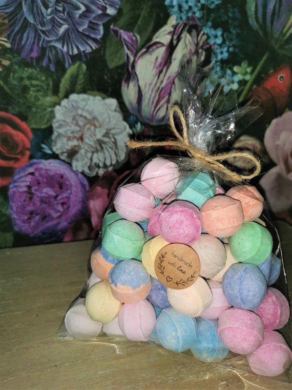 50 Assorted Mixed Assortment Mini Bath Marbles Fizzers Bombs Wedding  Favours Fruity Musk Fresh Floral Sweet Christmas Gift Wrapped Set 