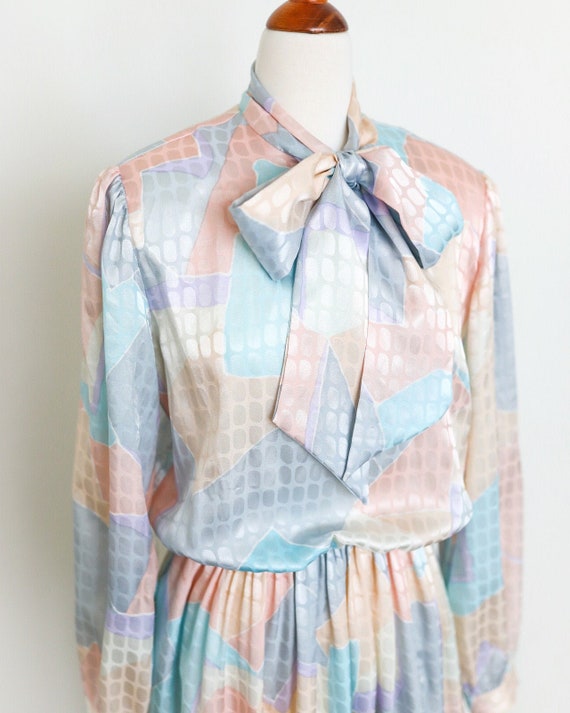 Pastel geometric print 1980s vintage secretary dre