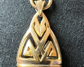 Médaillon Vintage Rond Métal Doré à Motif Celtique Émaillé Vert - Occasion | Pendentif Breton Ancien