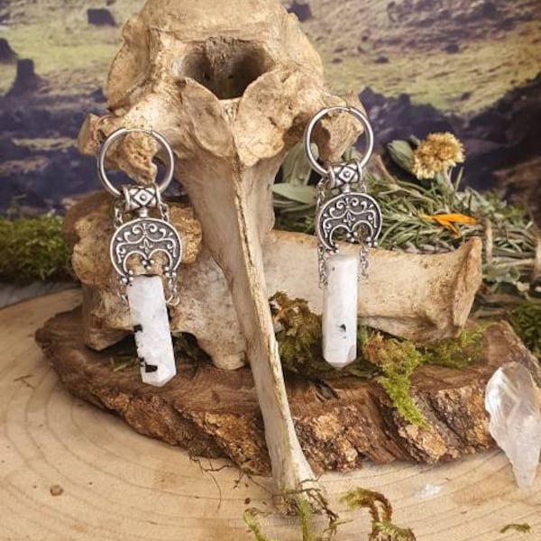 Hangings of Lúnula and Moonstone