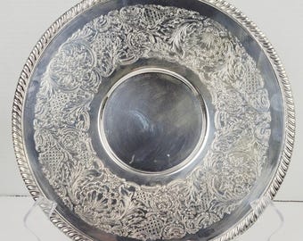 English Silver Co. ~ Bandeja redonda para servir bañada en plata ~ Grabado floral ~ Borde de cuerda ~ 30,5 cm