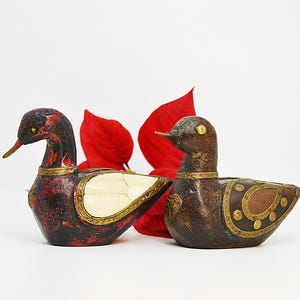 Pair of Vintage Wooden and Brass Ducks – Elegant Retro Decoration