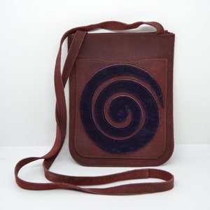 sac à bandoulière en cuir daim bordeaux vintage
