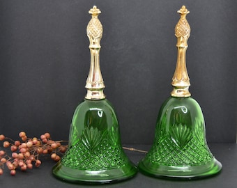 zwei grüne Avon Parfümglocken, Vintage Avon Parfümflasche, Sammlerglas, grüne Glasglocke, Avon Parfümflasche