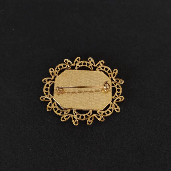 Broche Vintage En Métal Doré Damasquiné - Or De Tolède Avec Pierre Violette