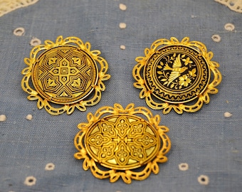 DAMASQUINADO, beaucoup de broches antiques, 3 broches de collection, broches d’artisanat, broches de cru, Damasquinado Toledo