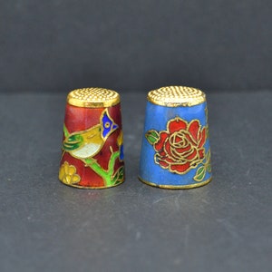 set of two cloisonne thimbles,finger hat,enamelled thimble,collectible retail,vintage thimble,cloisonne thimble,bird cloisonne,mother gift