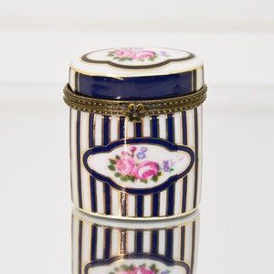 cajita de porcelana,bartija vintage,mini pastillero ,caja de coleccion,pastillero de coleccion,pastillero floral