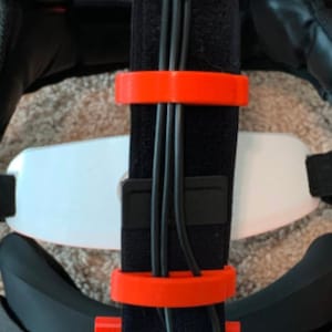 Quest 2 and Quest 1 Set of 3 Cable management clips