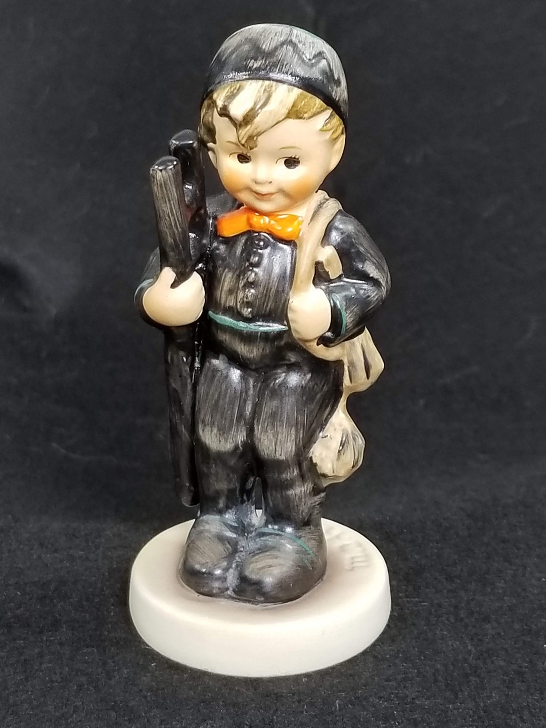 LUCKEY'S HUMMEL FIGURINES and PLATES : Identification/Price